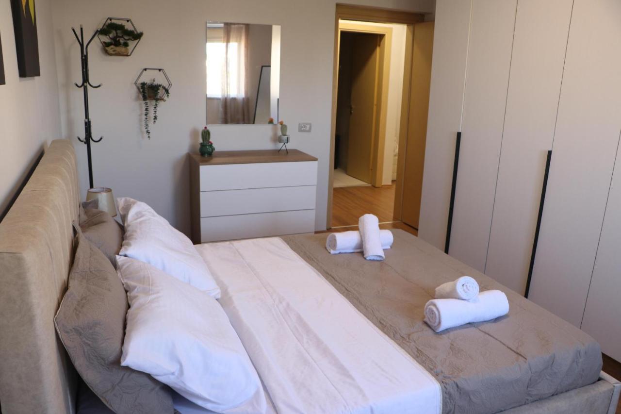 Pine Apartment Τίρανα Εξωτερικό φωτογραφία