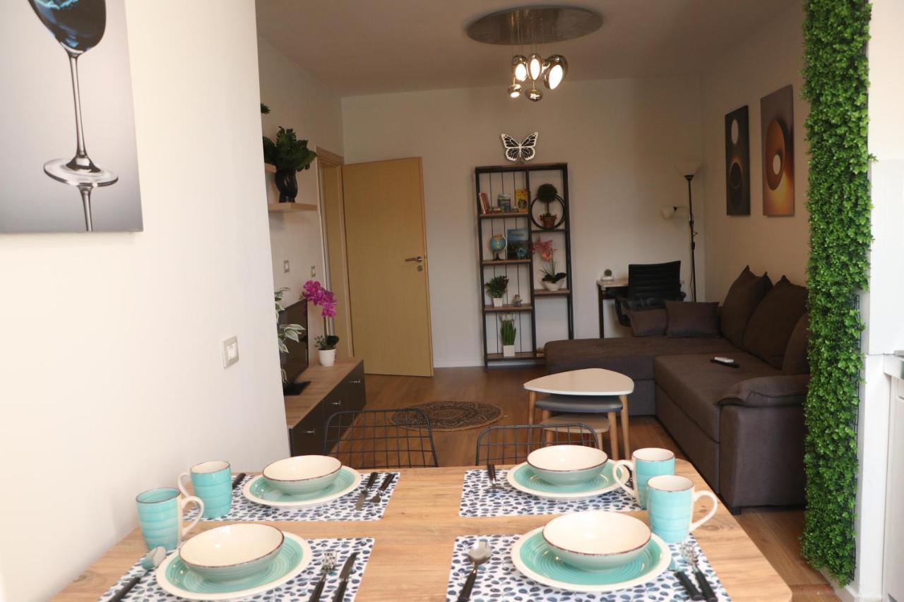Pine Apartment Τίρανα Εξωτερικό φωτογραφία