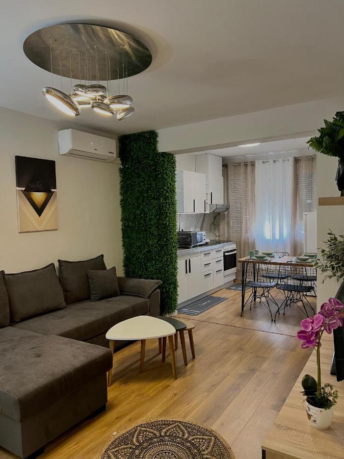 Pine Apartment Τίρανα Εξωτερικό φωτογραφία